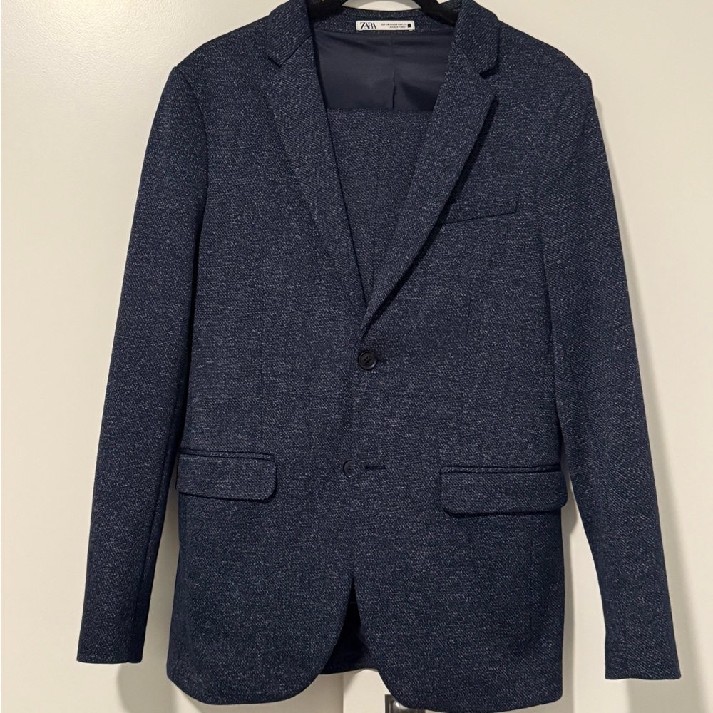 Zara Men's Dark Blue Textured suit